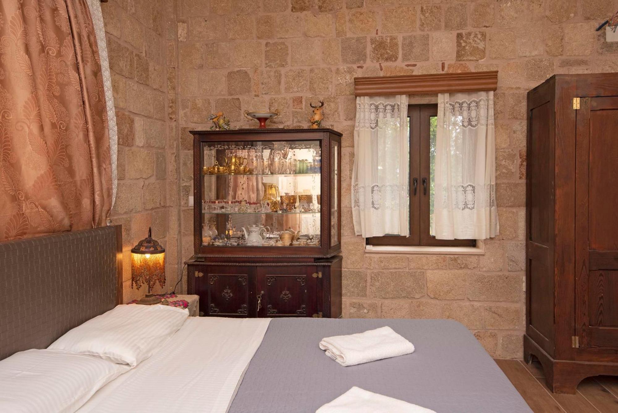 Arionos Rooms - Old Town Rhodes City エクステリア 写真