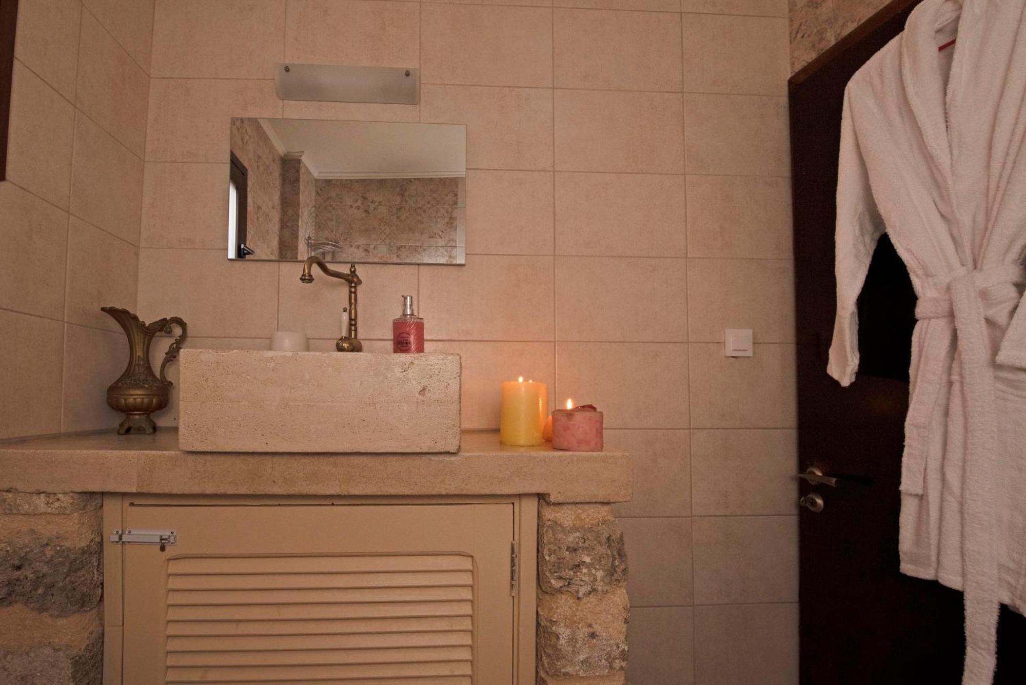 Arionos Rooms - Old Town Rhodes City エクステリア 写真