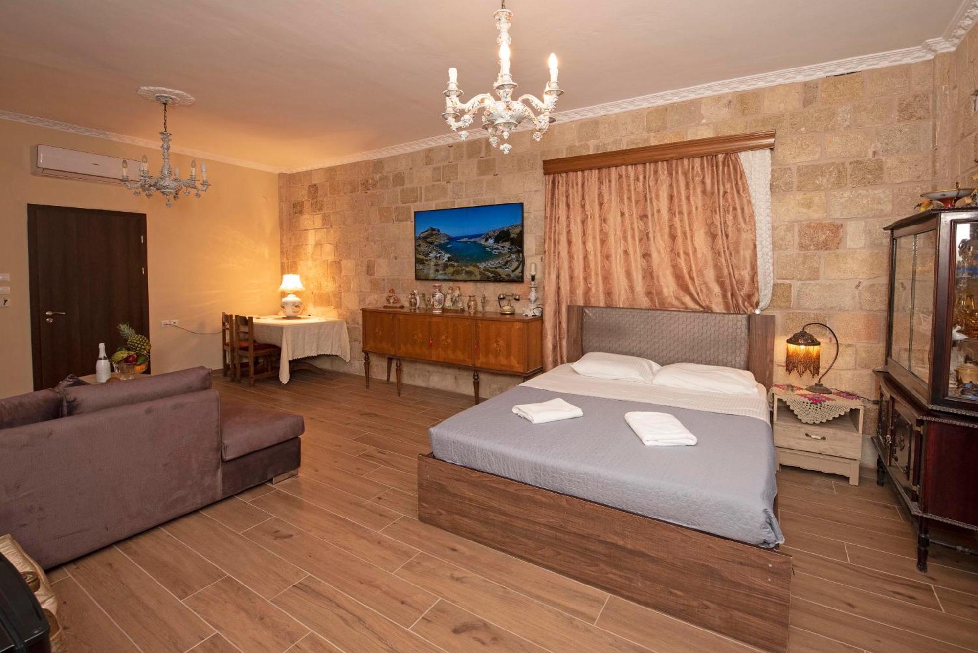 Arionos Rooms - Old Town Rhodes City エクステリア 写真